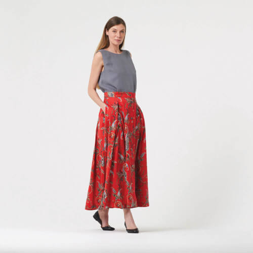 IC023 Faille 100% Cotton Fabric Red / Mlt Paisley Serge Softened